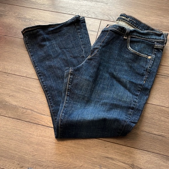 Old Navy The Sweetheart Classic Rise Flare Stretch. Size 14. - Picture 1 of 5